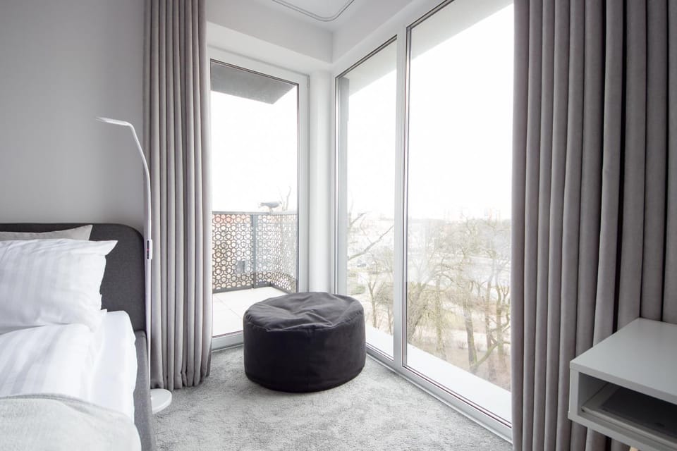 Bedroom, City view