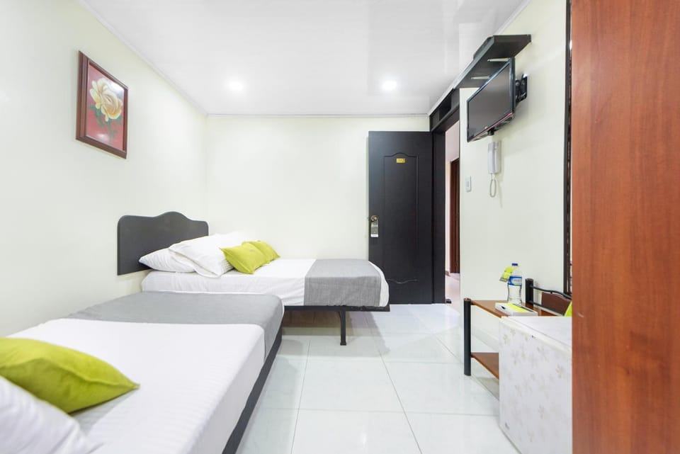 Bed, TV and multimedia, Photo of the whole room, Bedroom, wardrobe