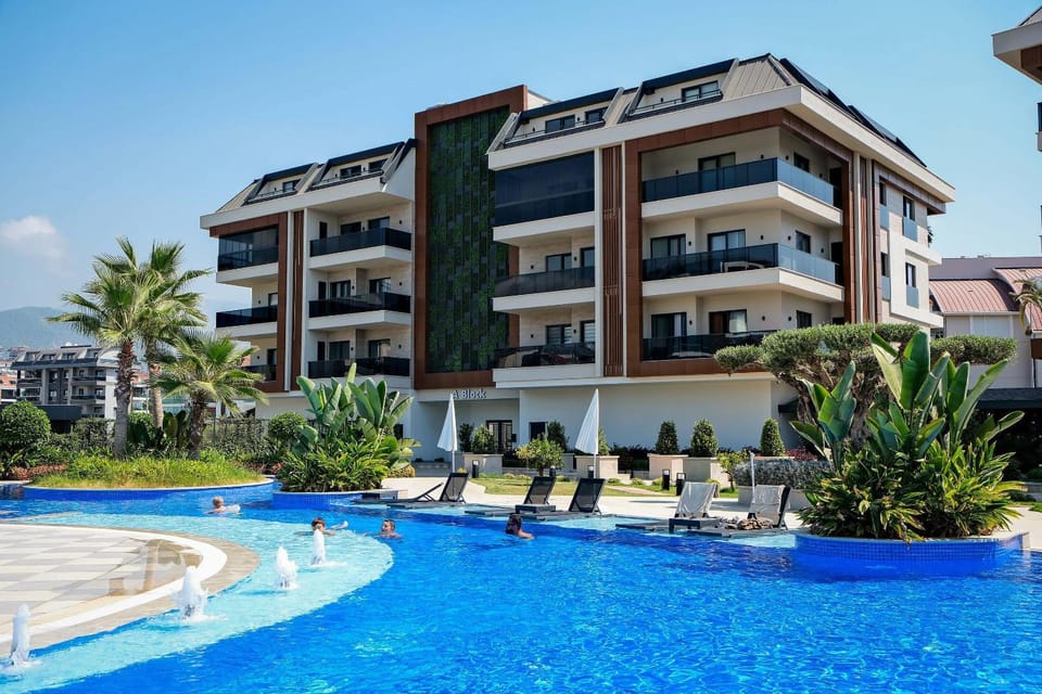 Property building, Balcony/Terrace, Swimming pool