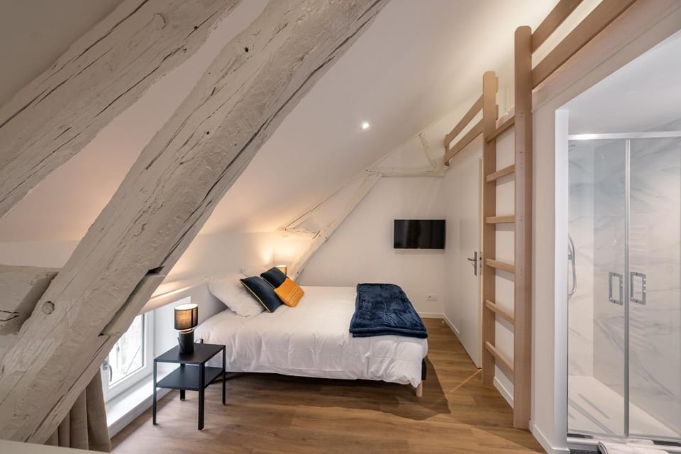 Bed, Photo of the whole room, Bedroom