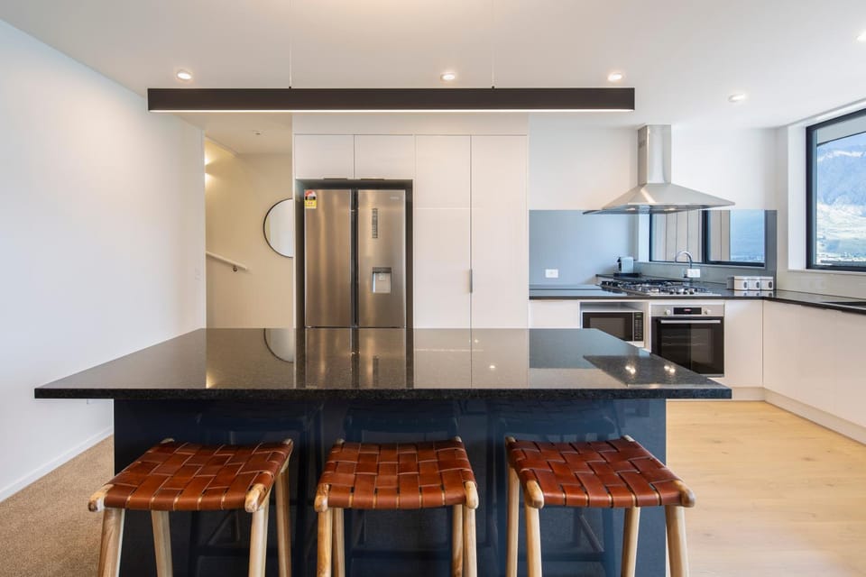 Dining area, kitchen