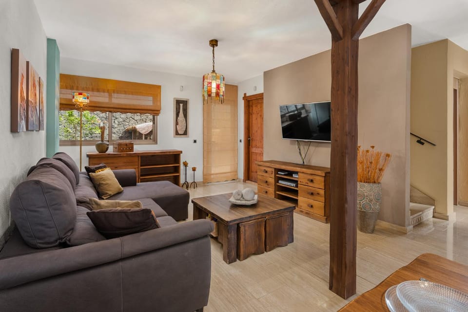 Communal lounge/ TV room, TV and multimedia, Living room, Seating area