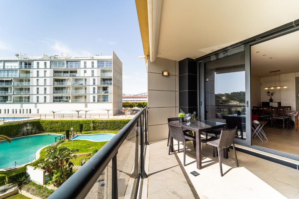Balcony/Terrace, Pool view, sunbed