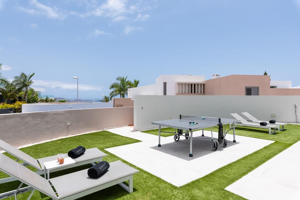 Patio, Day, Table tennis, sunbed