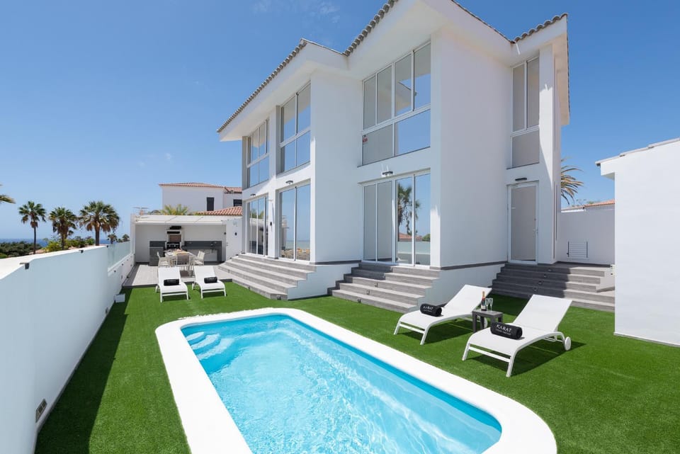Property building, Pool view, Swimming pool, sunbed