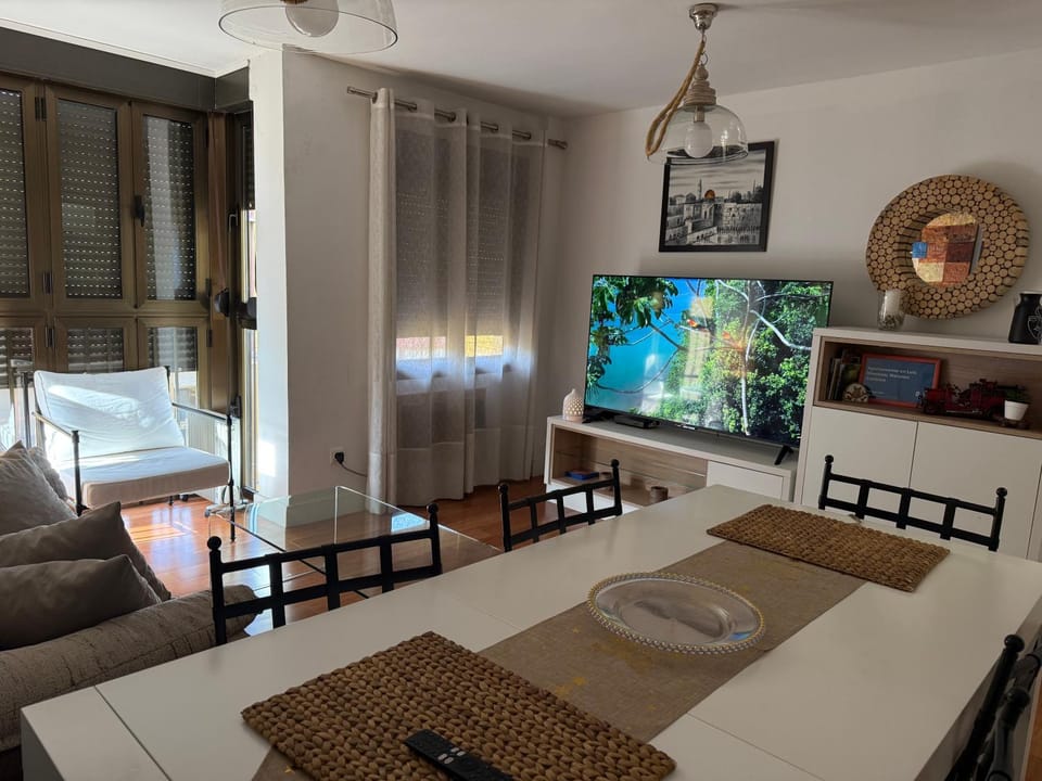 TV and multimedia, Living room, Dining area