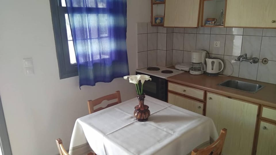 Dining area, Communal kitchen