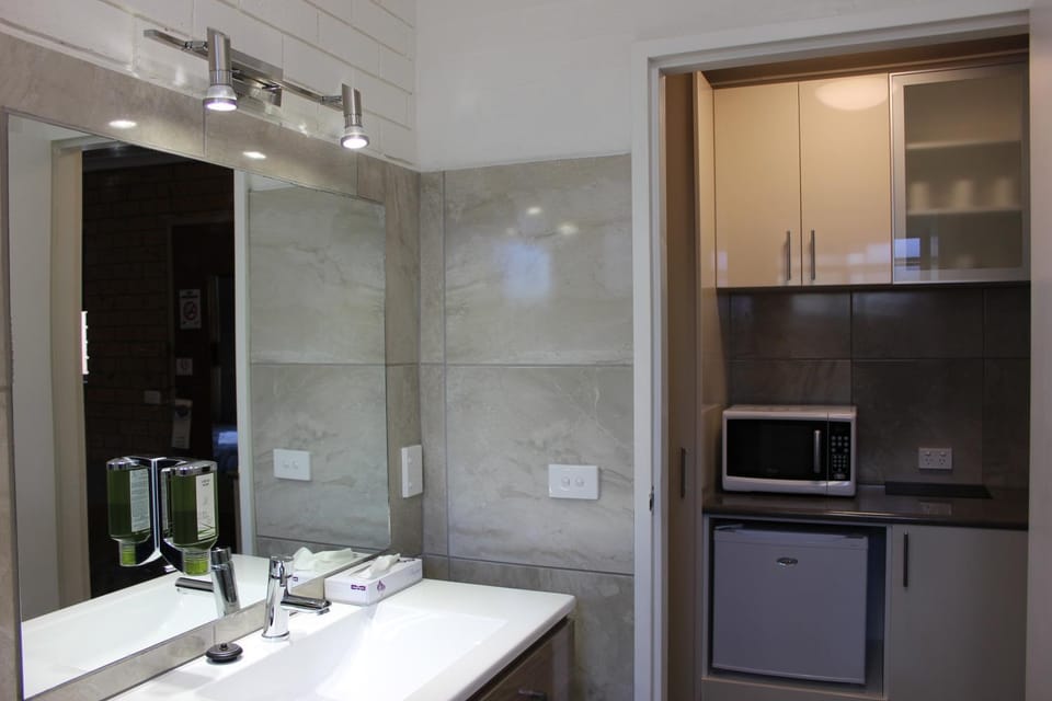 Bathroom, Kitchen or kitchenette