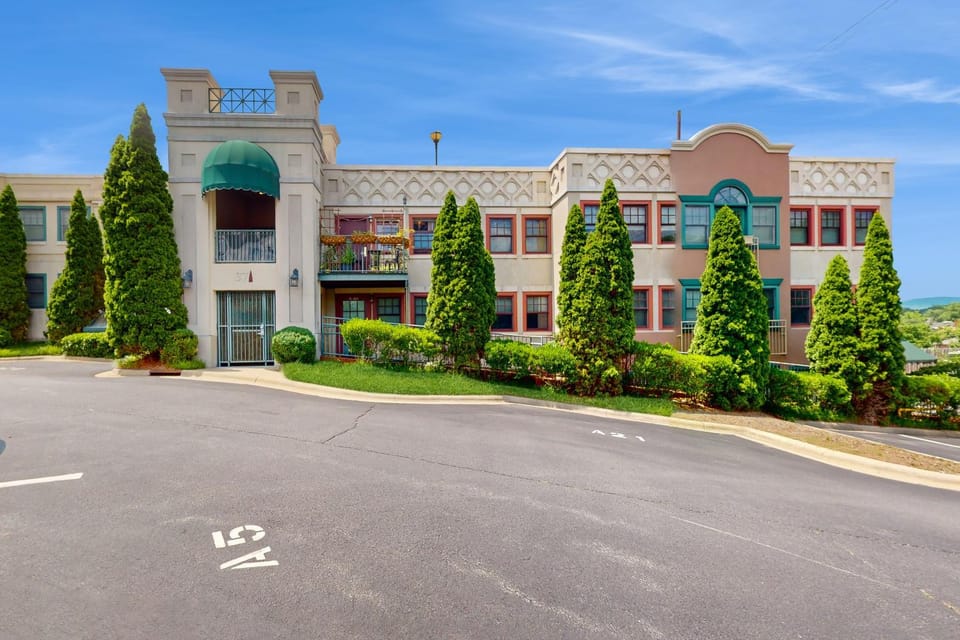 Hiawassee W203 Apartment in Historic Montford