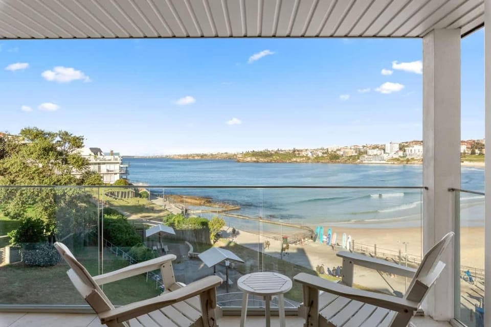 Patio, View (from property/room), Balcony/Terrace, Seating area, Beach, Sea view