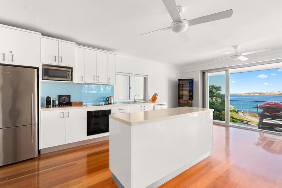 BBQ facilities, Kitchen or kitchenette, Sea view
