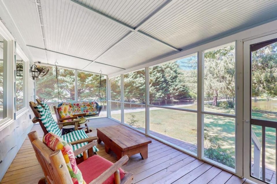 Cozy Pines House in Flat Rock