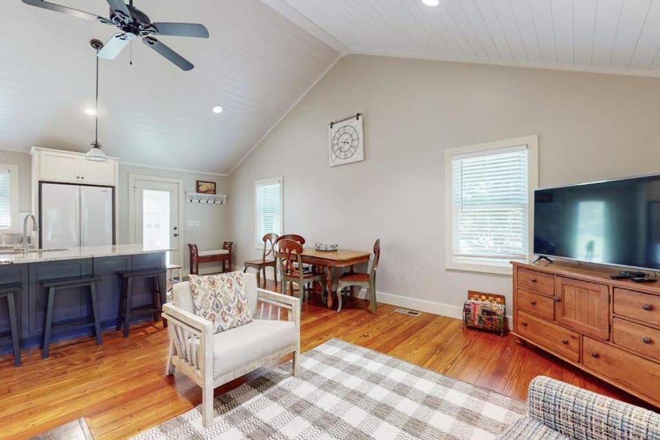 Cozy Pines House in Flat Rock