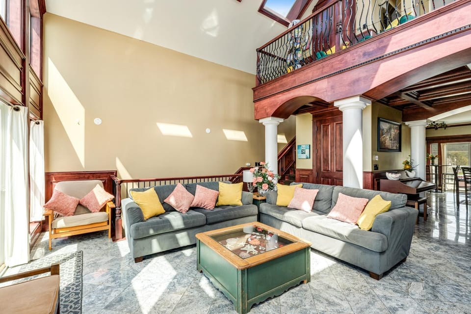 Oceanfront Seascape House in Rockaway Beach