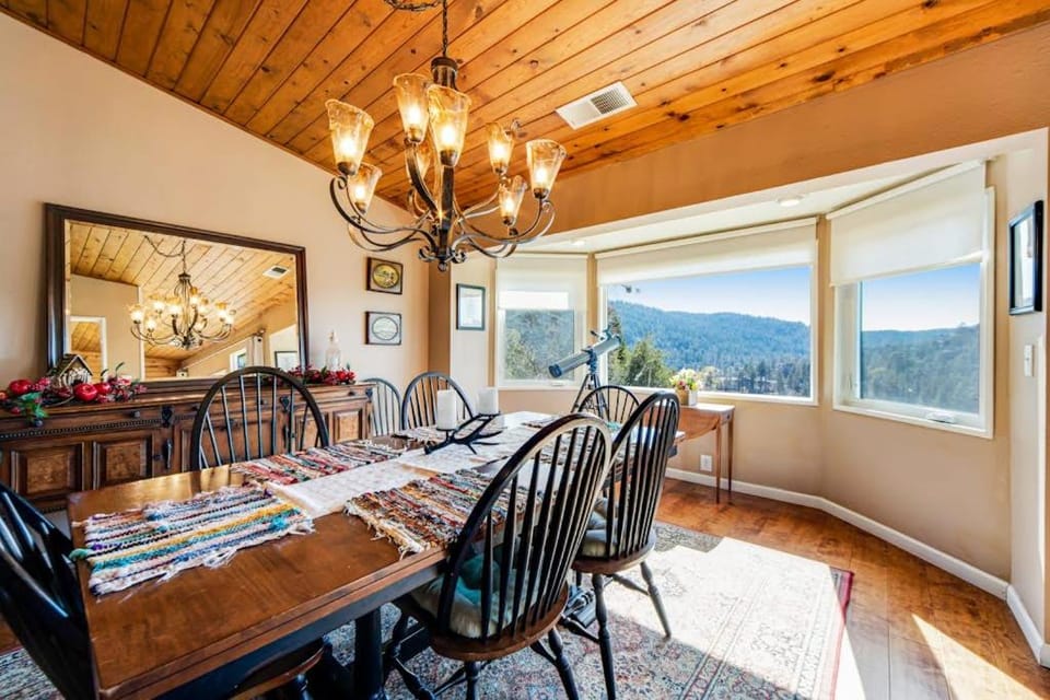 Gregory Getaway House in Crestline