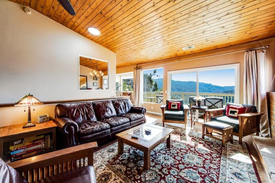 Gregory Getaway House in Crestline