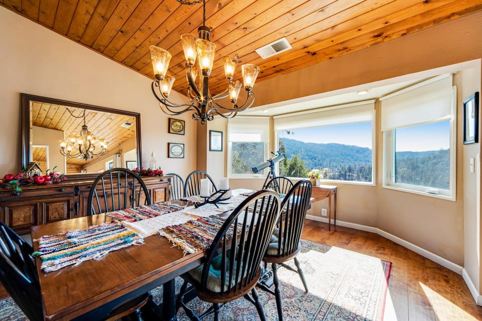 Gregory Getaway House in Crestline