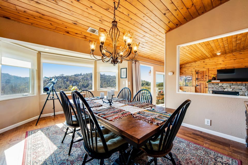 Gregory Getaway House in Crestline