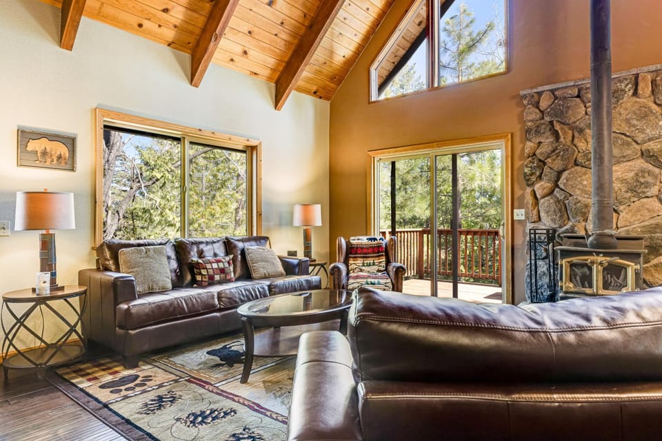 Majestic Mountain House in Dorrington