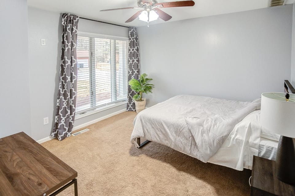 Belleville Beauty - Luxury Stay for Work or stay for Play either way this is the perfect property for you! residence House in Belleville