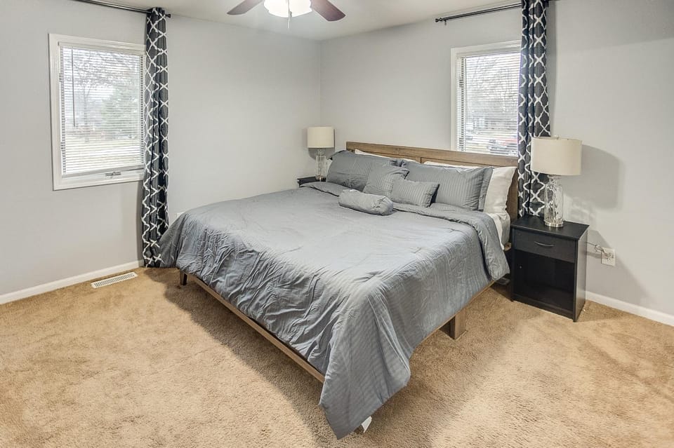 Belleville Beauty - Luxury Stay for Work or stay for Play either way this is the perfect property for you! residence House in Belleville