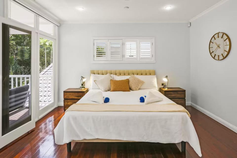 Willow Garden Stays Cairns - Beachfront 4 Bedroom Luxury Holiday Home House in Cairns