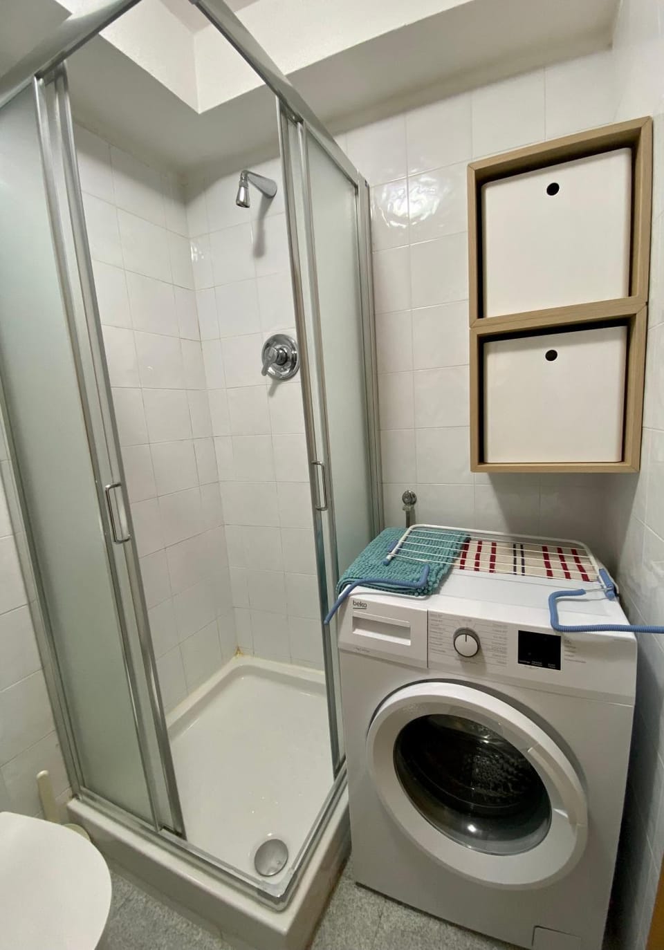 Bathroom, washing machine