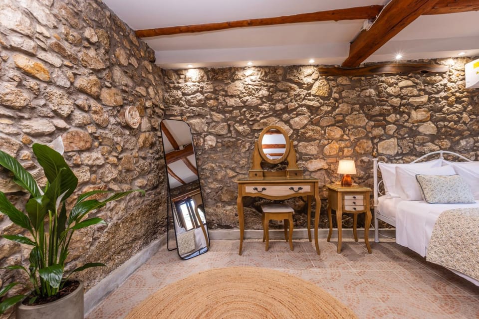 Bed, Decorative detail, Bedroom