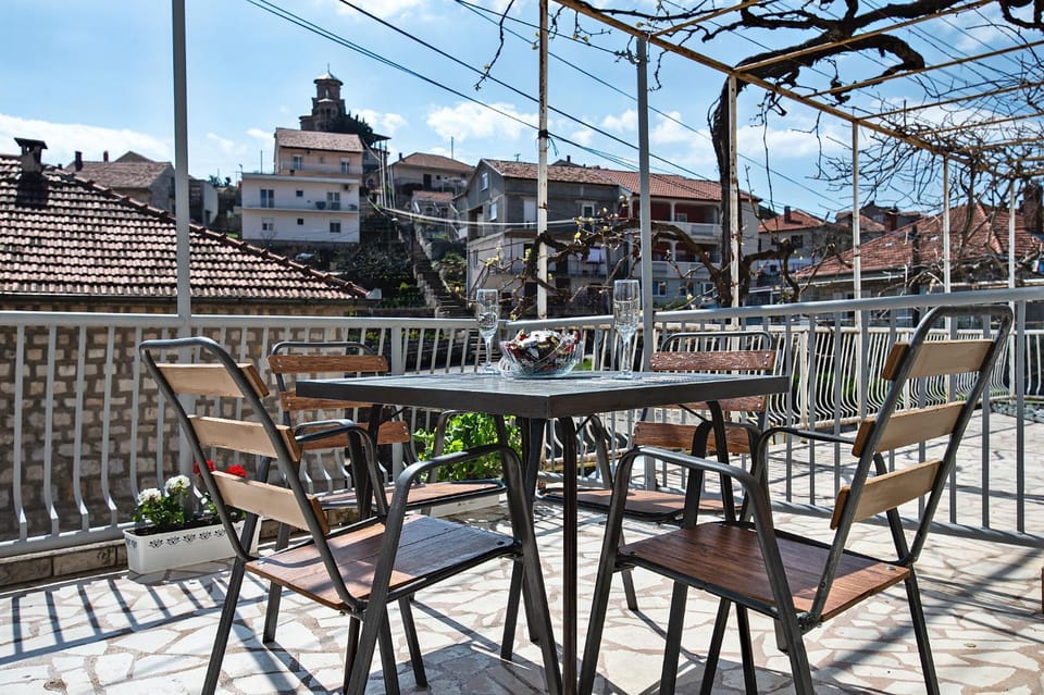Day, View (from property/room), Balcony/Terrace, Dining area, City view