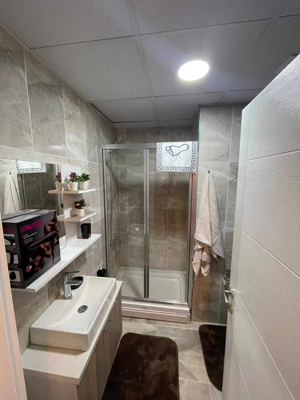 Shower, Bathroom, towels