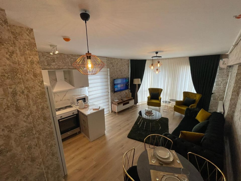 Communal lounge/ TV room, Bed, TV and multimedia, Living room, Photo of the whole room, Seating area, Evening entertainment