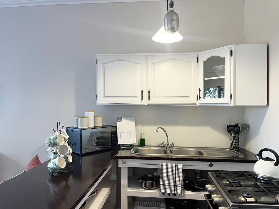 Coffee/tea facilities, microwave, kitchen