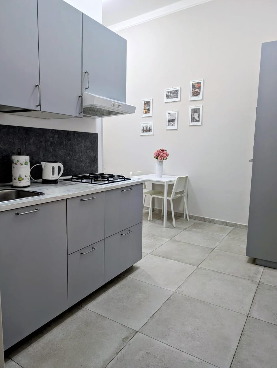 Kitchen or kitchenette, Dining area, stove