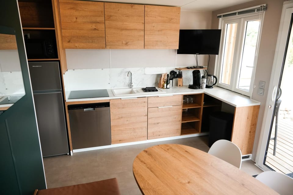 Living room, kitchen