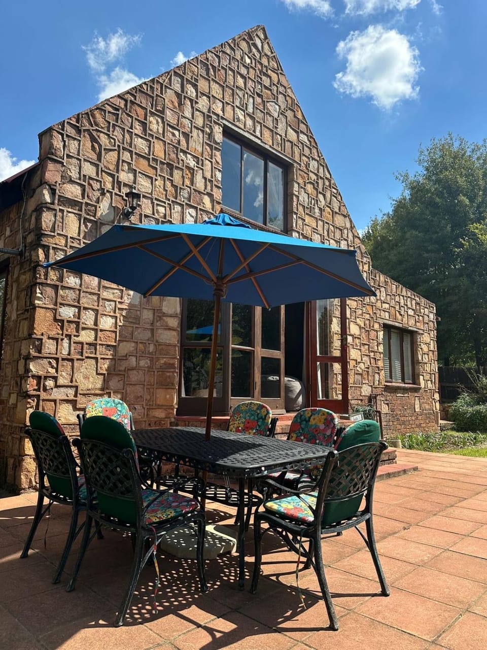 DullVino Cottage no 15 at Critchley House in South Africa