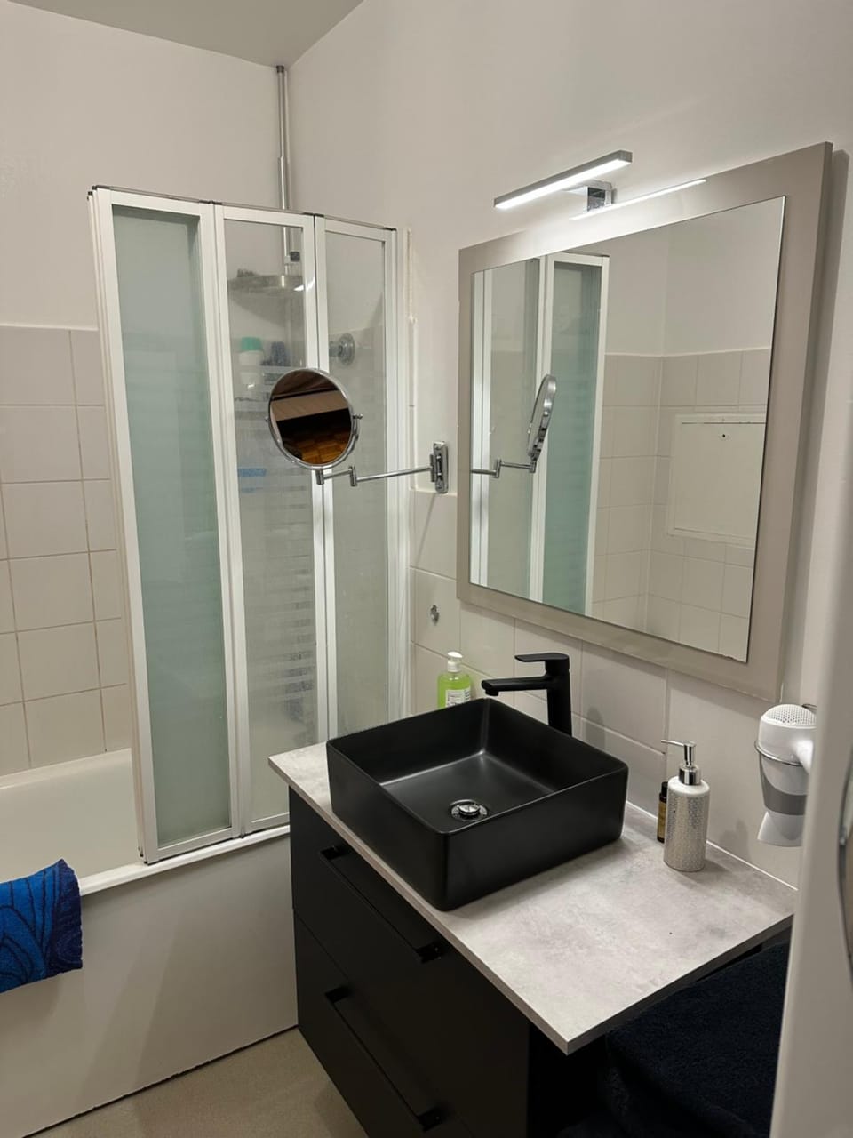 Shower, Bathroom, Bath, towels