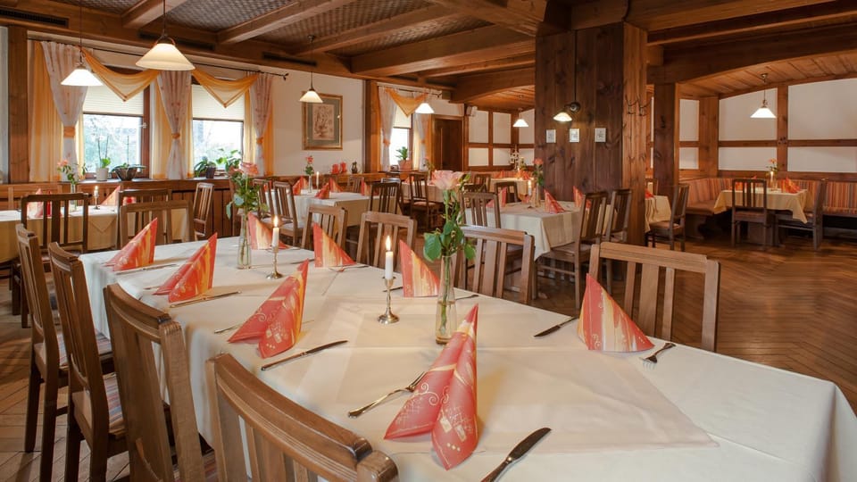Restaurant/places to eat, Restaurant/places to eat