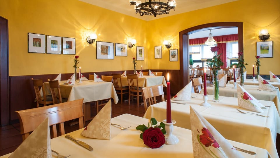 Restaurant/places to eat, Restaurant/places to eat