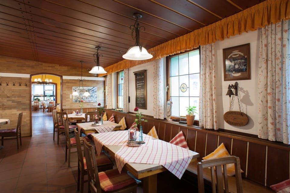 Restaurant/places to eat, Restaurant/places to eat