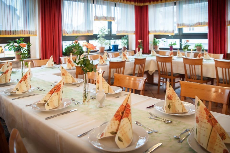 Restaurant/places to eat, Restaurant/places to eat
