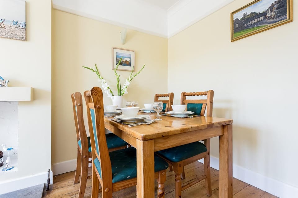 Woodstock - Short Drive to Sandbanks Beach House in Poole