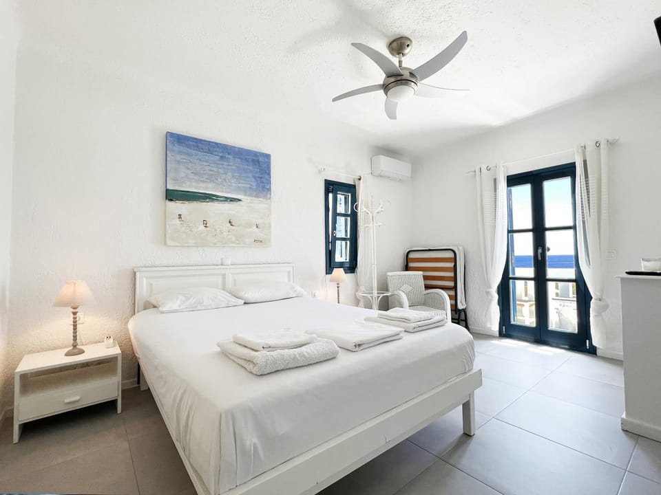 Bed, Balcony/Terrace, Bedroom, Sea view, fireplace, air conditioner