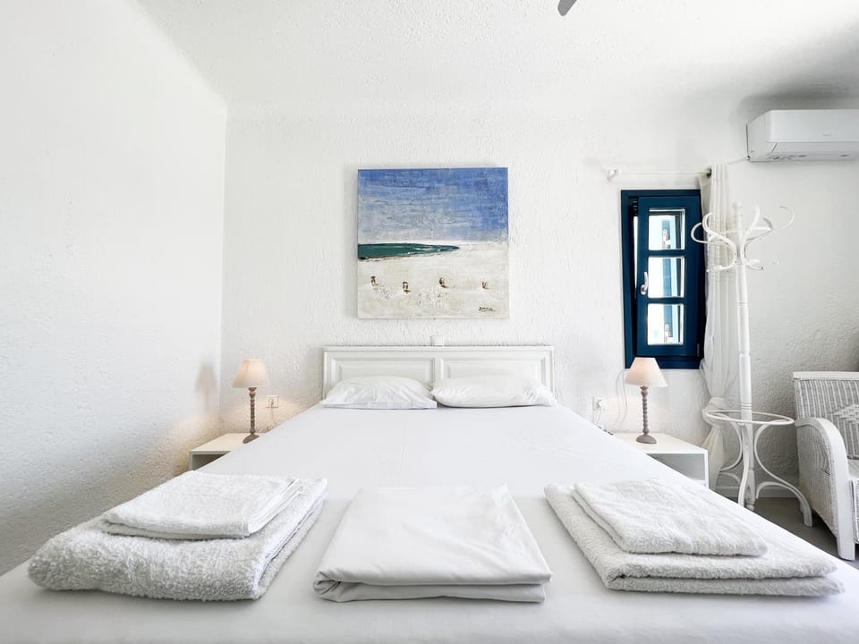 Bed, Bedroom, air conditioner