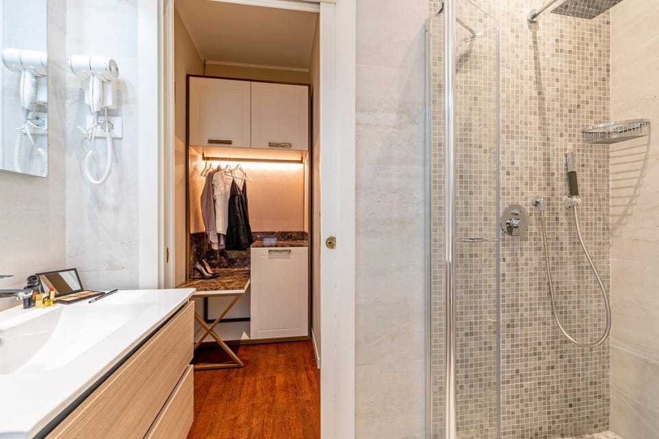 Toilet, Bathroom, wardrobe