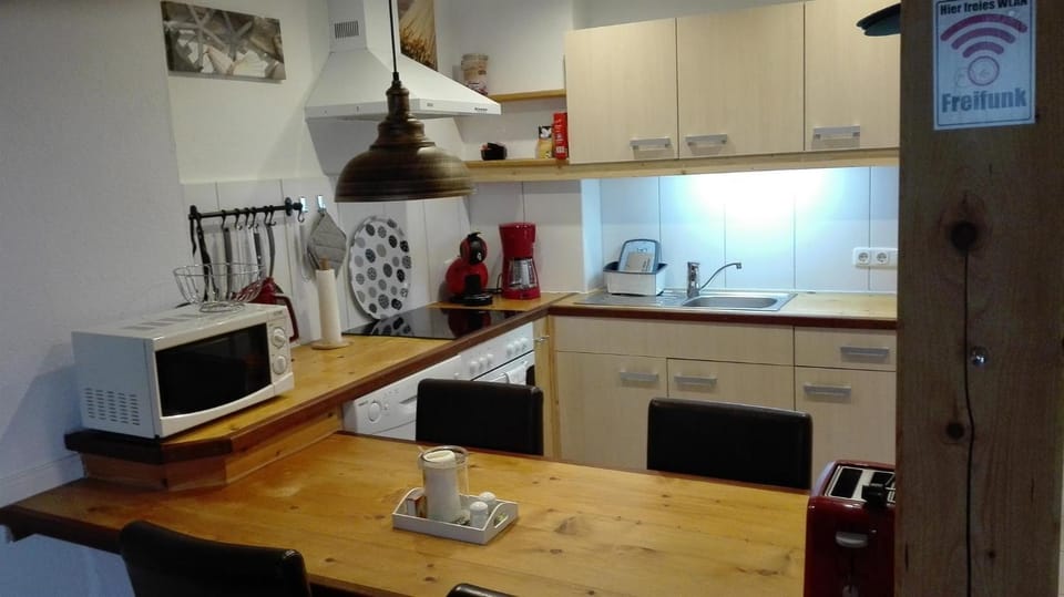 Kitchen or kitchenette, Dining area, dishwasher, minibar, pet friendly, stove