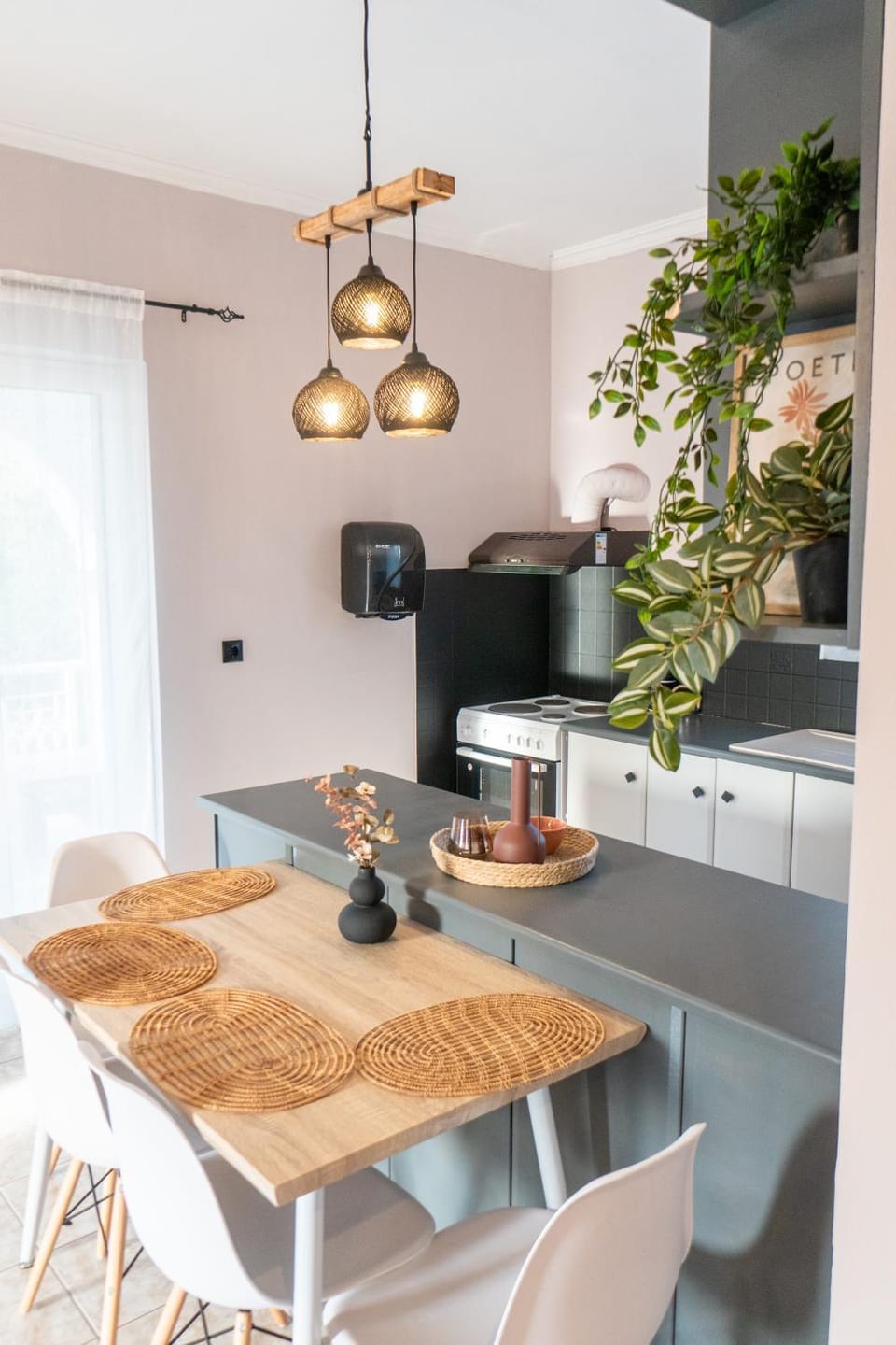 Kitchen or kitchenette, Dining area, pet friendly