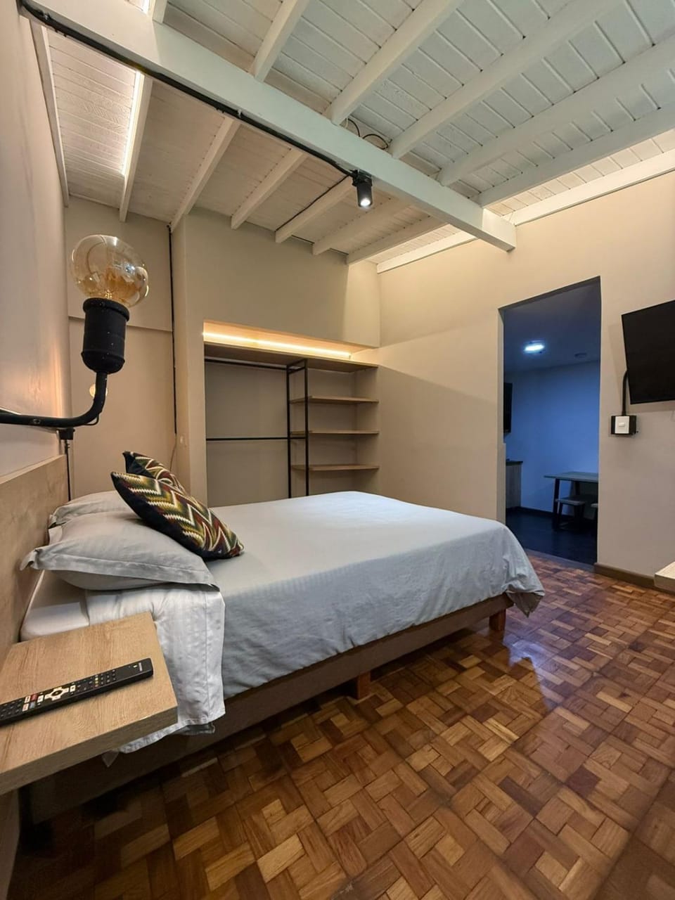 Alojamiento en el Poblado cerca a Envigado FRN104 By Roots Rentals Apartment in Envigado
