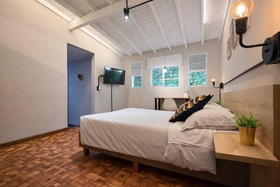 Alojamiento en el Poblado cerca a Envigado FRN104 By Roots Rentals Apartment in Envigado