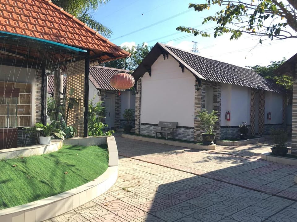 Property building, Facade/entrance, Garden