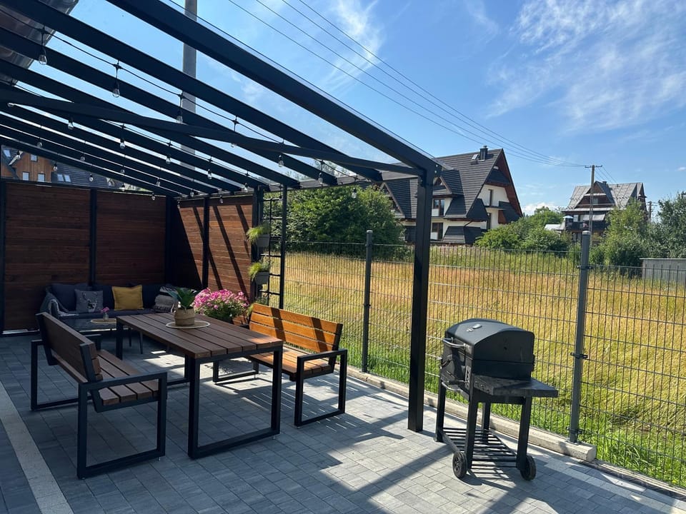 Patio, Day, BBQ facilities